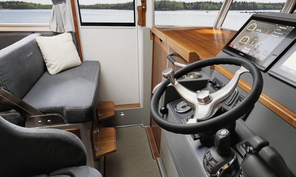 Sargo 33, Helm Station