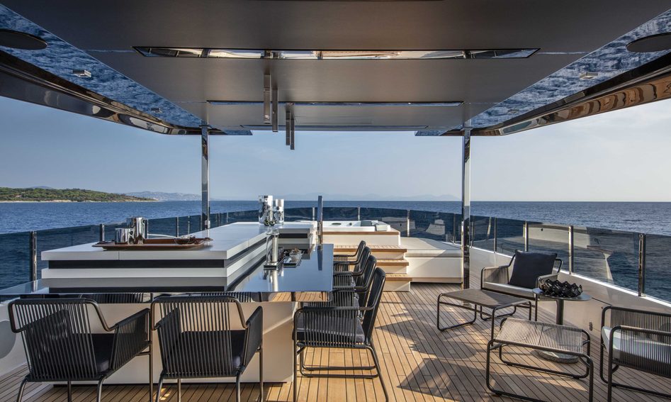 Custom Line Navetta 42, Fly Deck/Sportdeck