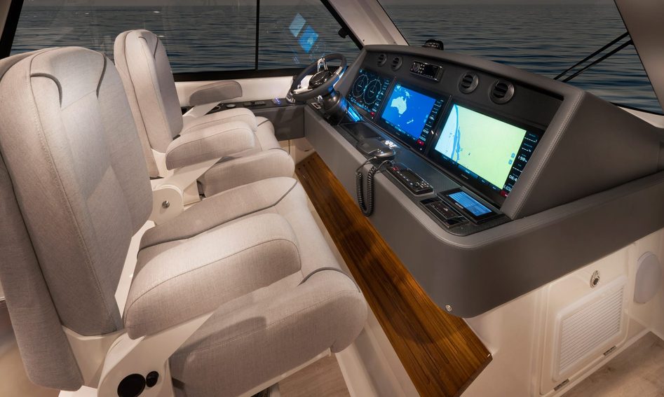 Riviera 54 Enclosed Flybridge, Helm Station