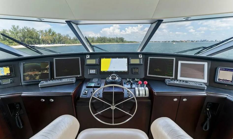 Westport 112 Mk2, Helm Station
