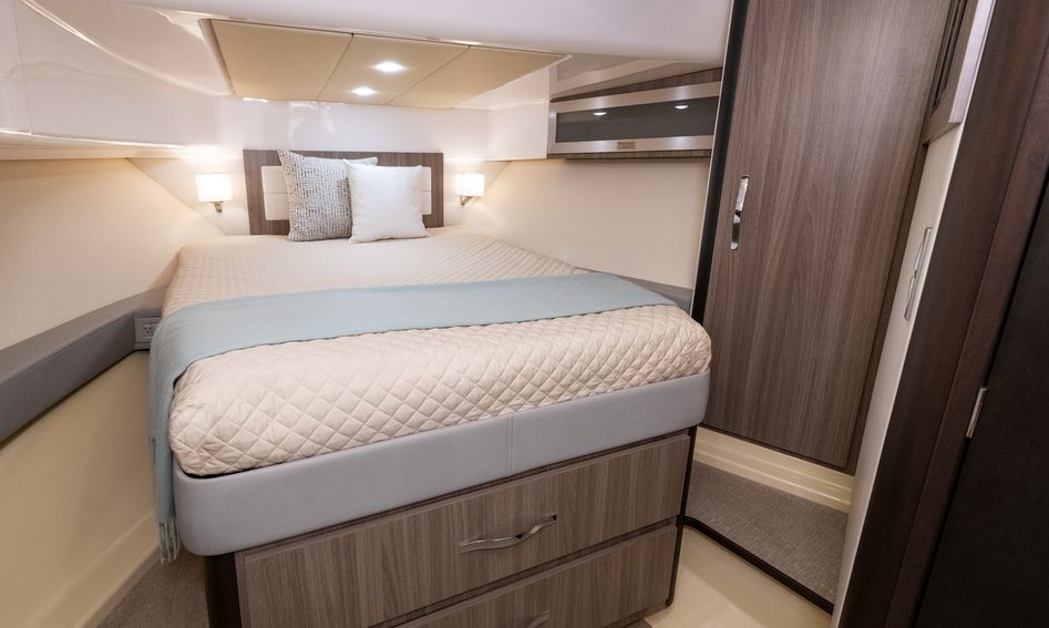 Regal 36 Grande Coupé, Accommodation