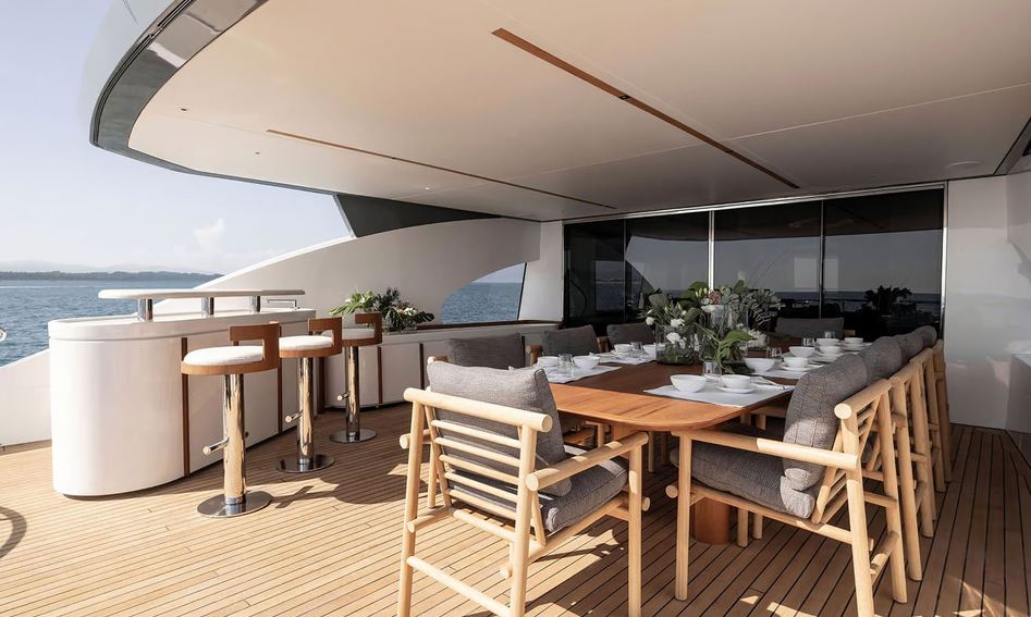 Azimut Magellano 30M, Fly Deck/Sportdeck