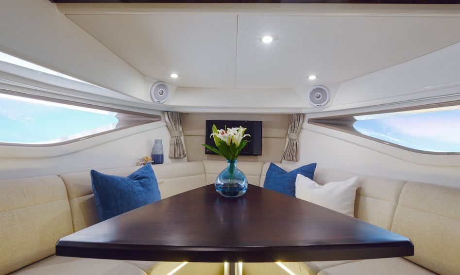 Sea Ray Sundancer 320 Coupe, Interior