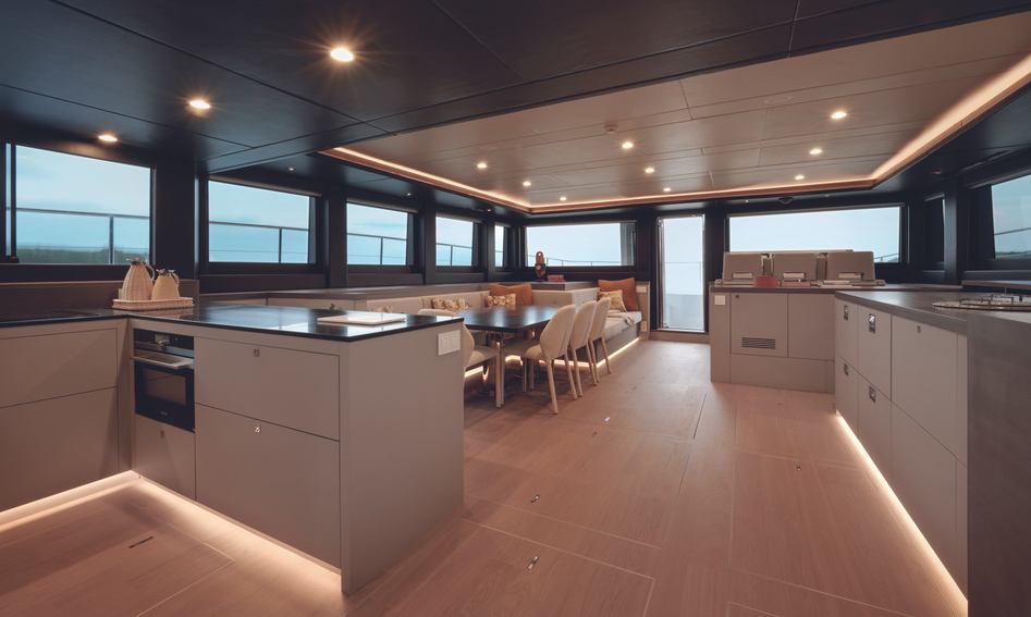 Silent Yachts Silent 62 Flybridge, Interior