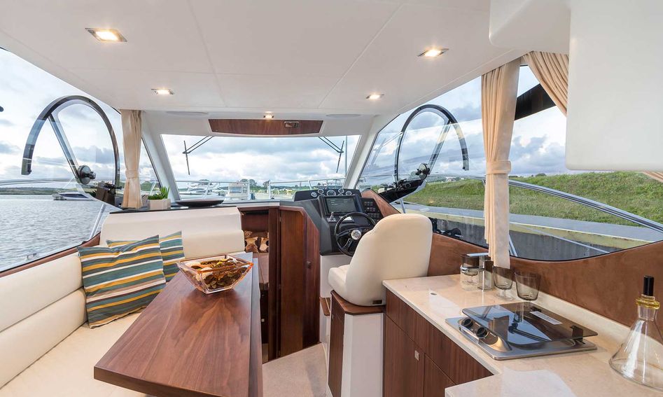 Galeon 300 Fly, Interior