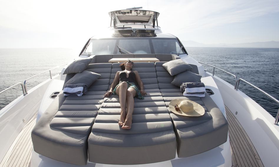 Sunseeker 86 Yacht Gen 2, Deck Area