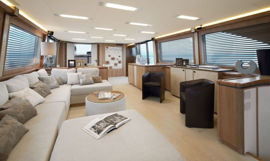 Monte Carlo Yachts MCY 86, Interior