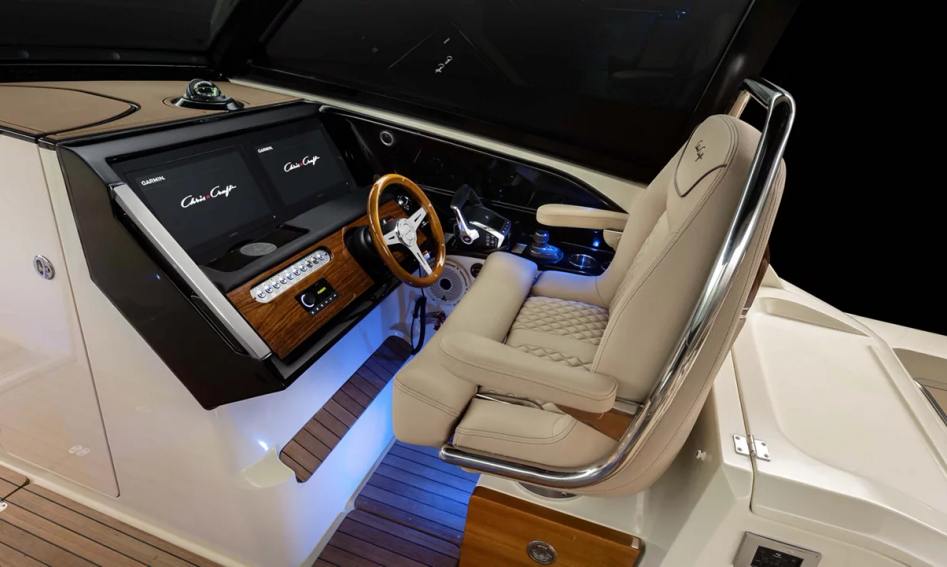Chris Craft Calypso 35 , Helm Station