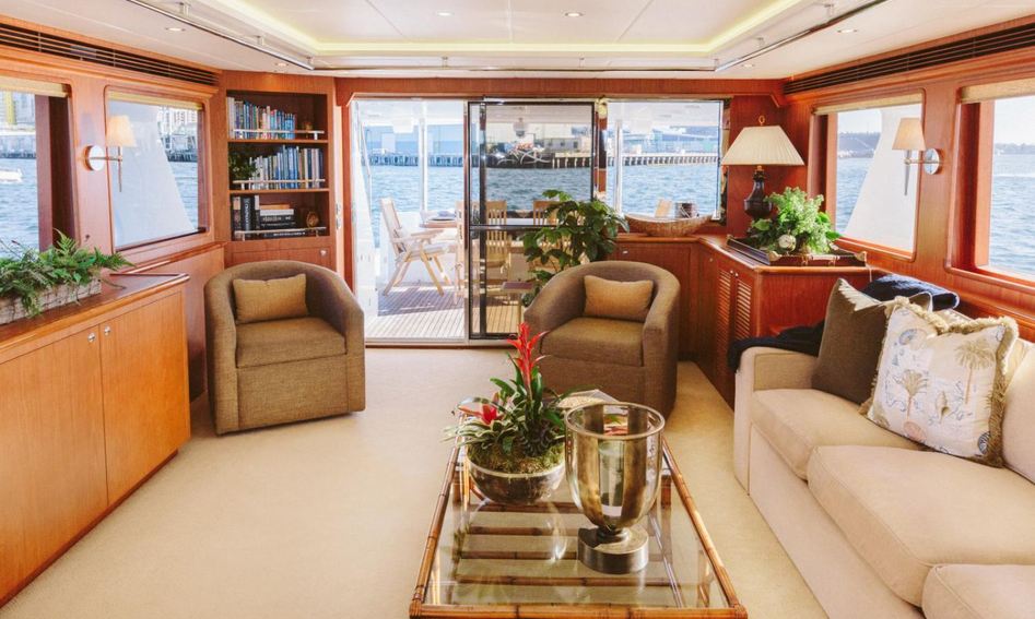 Outer Reef 880 Cockpit Motoryacht, Interior