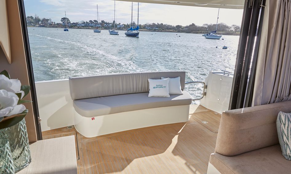 Rodman Spirit 42 Coupe, Deck Area