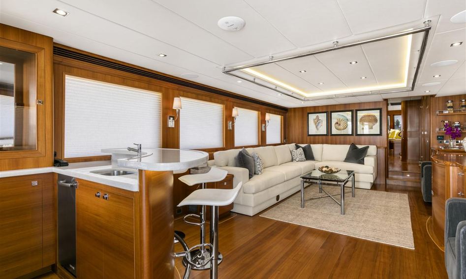 Outer Reef 860 Deluxbridge Skylounge Motoryacht, Interior