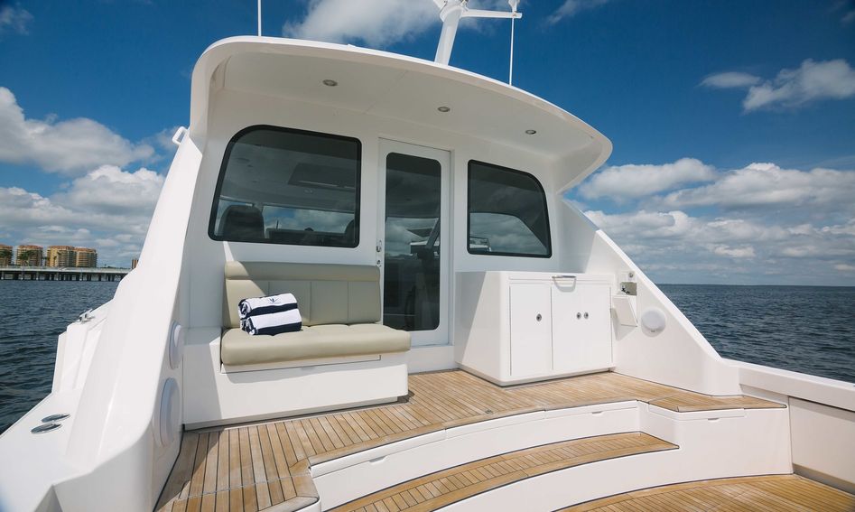 Bertram 50 Sport, Deck Area