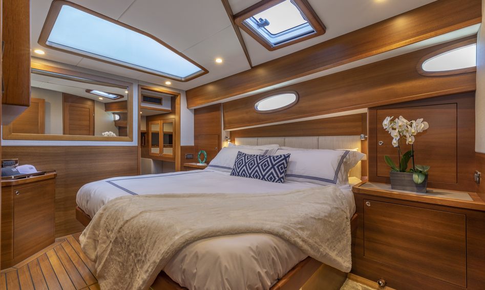 Grand Banks Eastbay 60, Accommodation