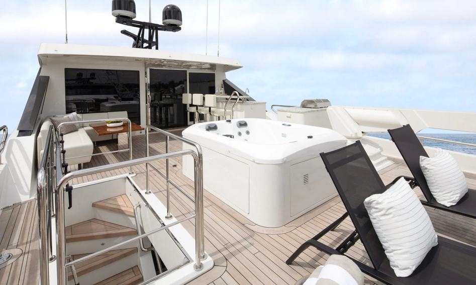Ocean Alexander 32L, Fly Deck/Sportdeck