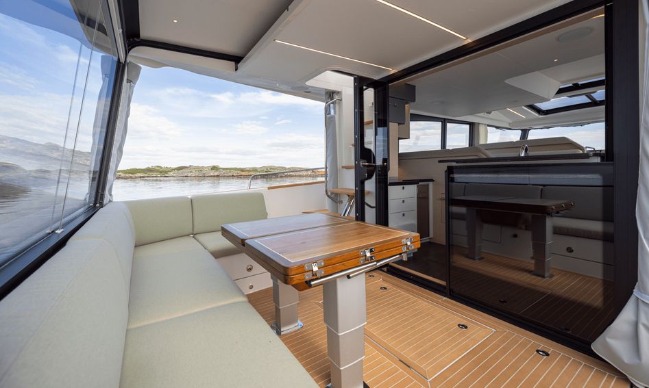 Nimbus 495 Flybridge , Deck Area