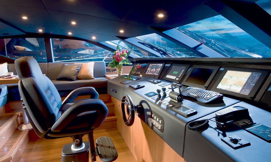 Sunseeker 115 Sport Yacht, Helm Station