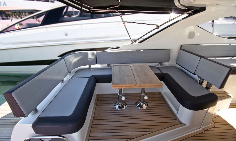 Galeon 385 HTS, Deck Area