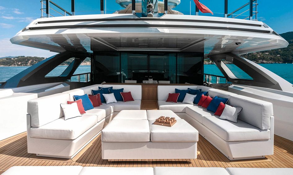 Mangusta GranSport 54, Deck Area