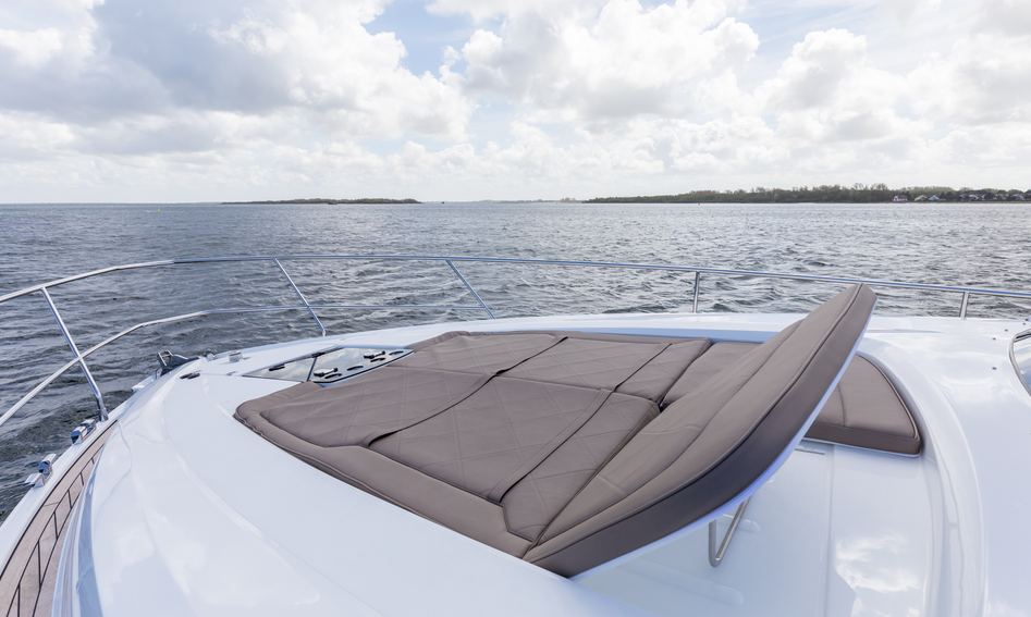 Fairline Targa 48 GT Mk2, Deck Area