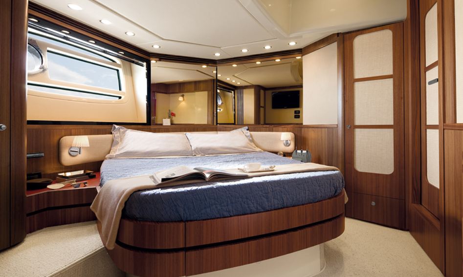 Azimut Magellano 50, Accommodation