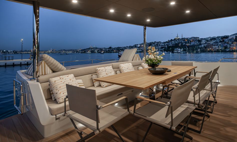 Numarine 27 XP Open , Deck Area