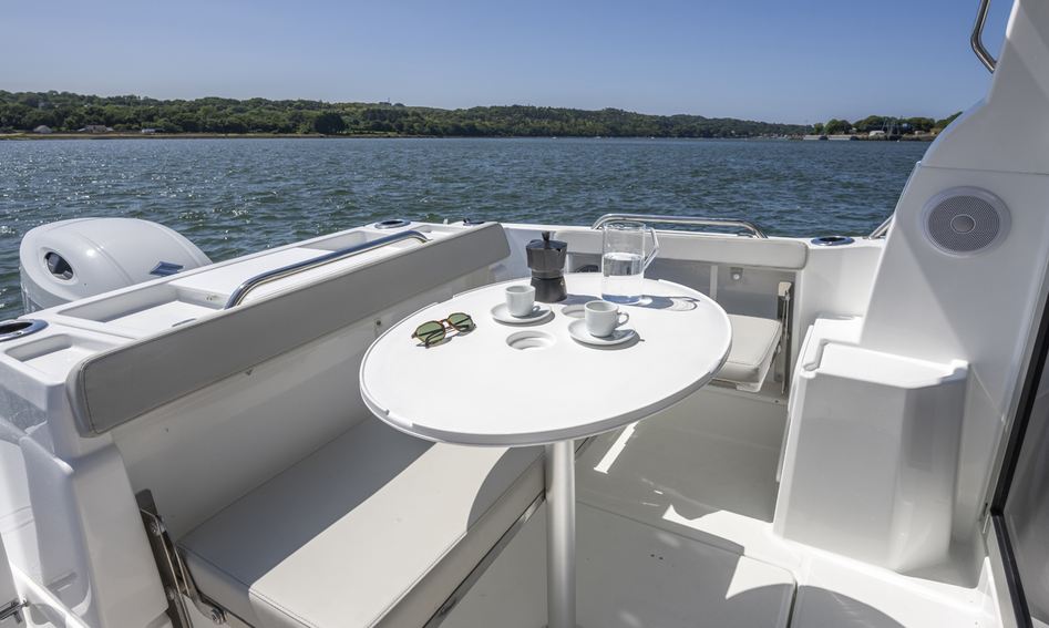 Beneteau Yachts Antares 7 Fishing , Deck Area