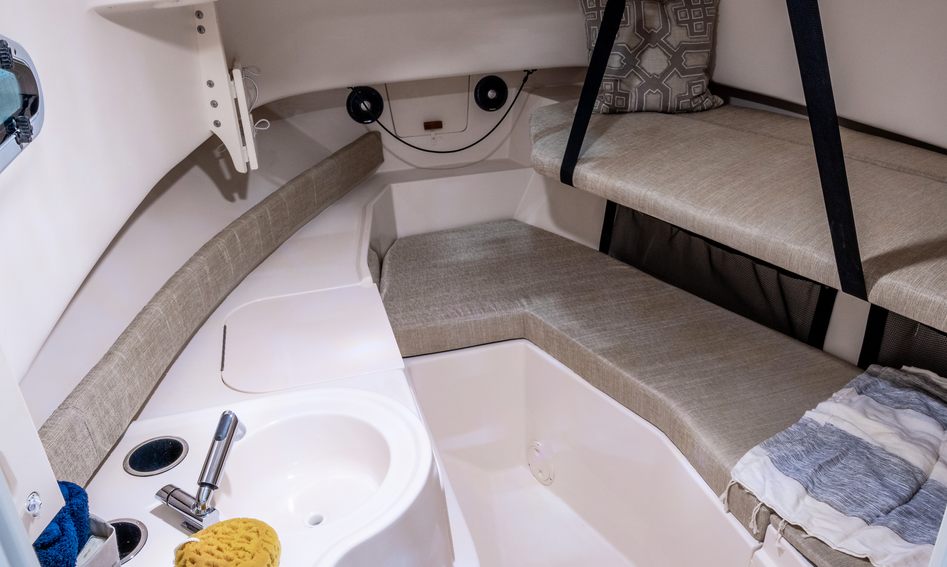 Grady-White Gulfstream 232 , Accommodation