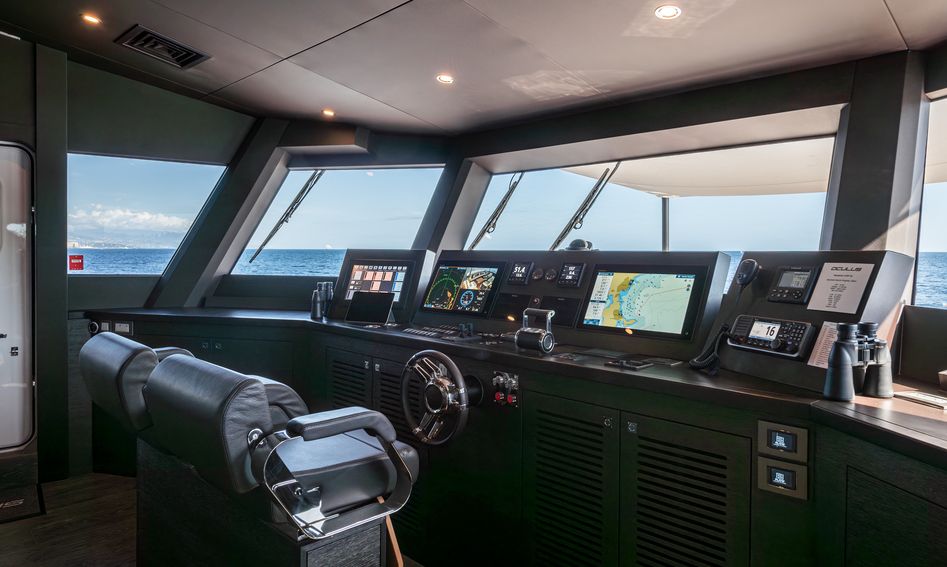 Numarine 37 XP, Helm Station