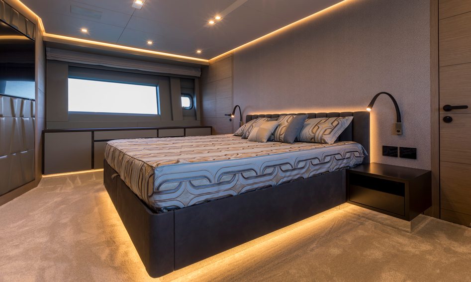 AB 100 Mk2, Accommodation