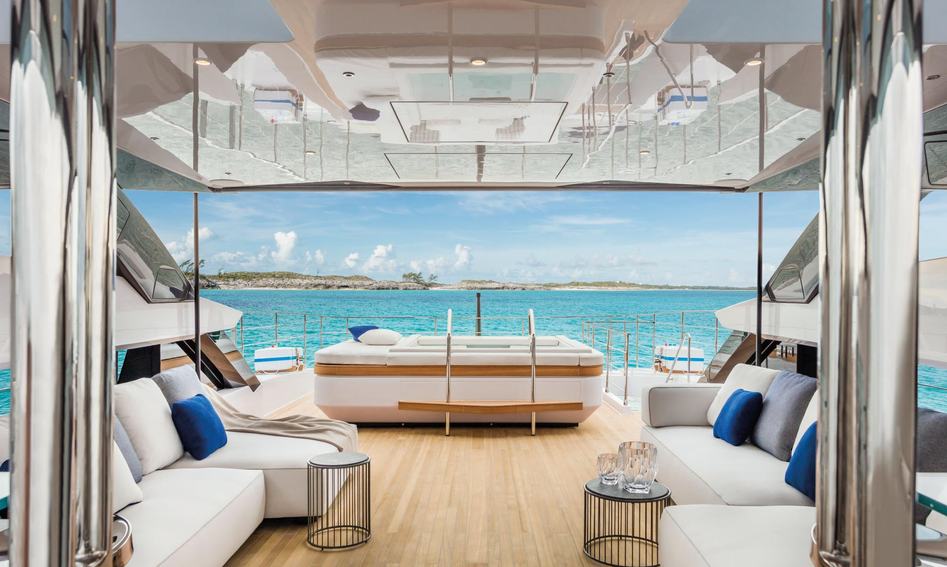 Custom Line Saetta 120&#039; , Deck Area