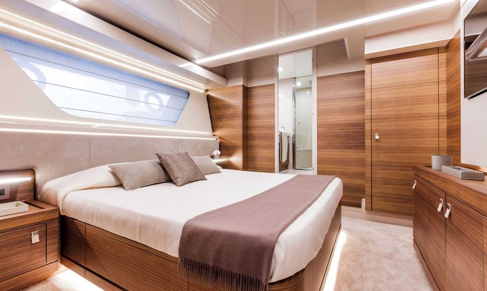 Custom Line Navetta 28, Accommodation