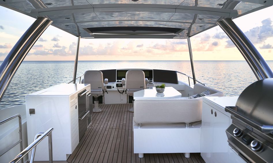 CL Yachts CLA76f, Fly Deck/Sportdeck