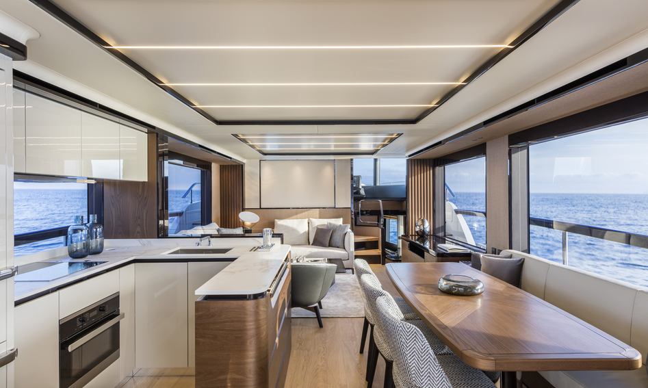 Absolute Navetta 68, Interior