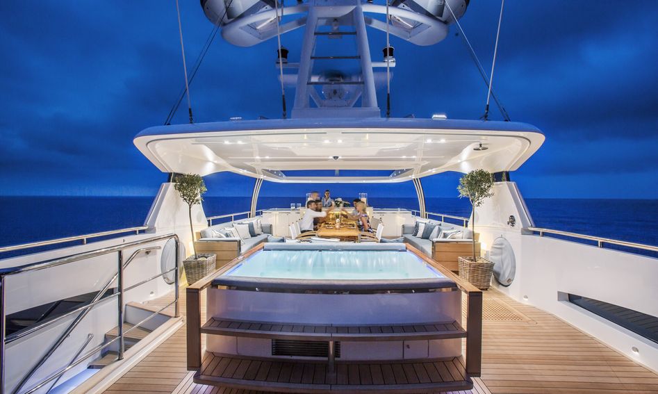 Princess 40M, Fly Deck/Sportdeck