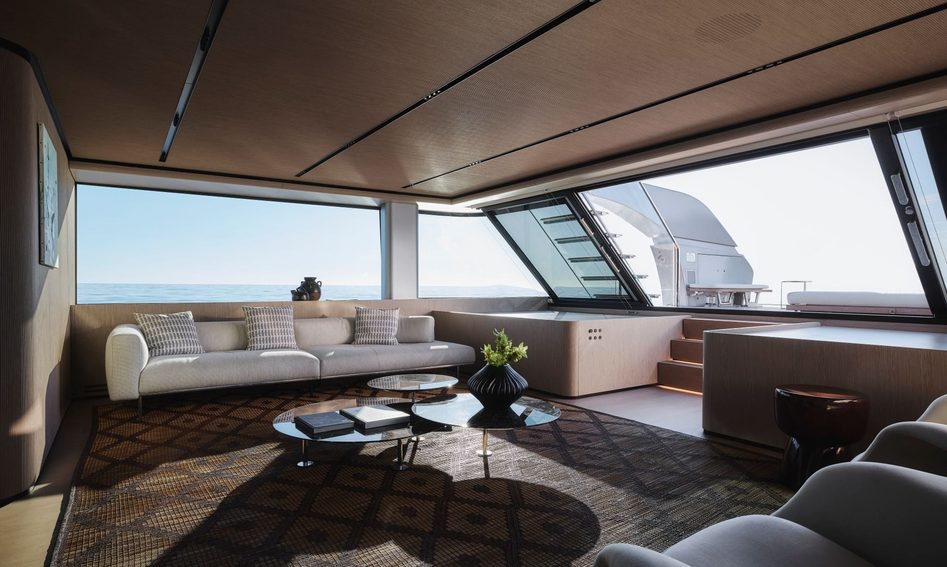 Sanlorenzo SX120, Beach Club