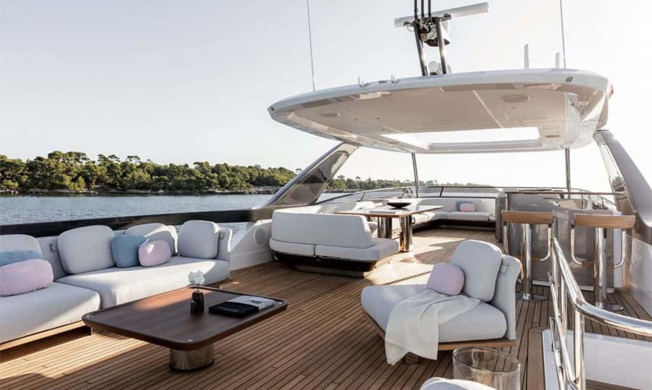 Azimut Grande 26M, Fly Deck/Sportdeck