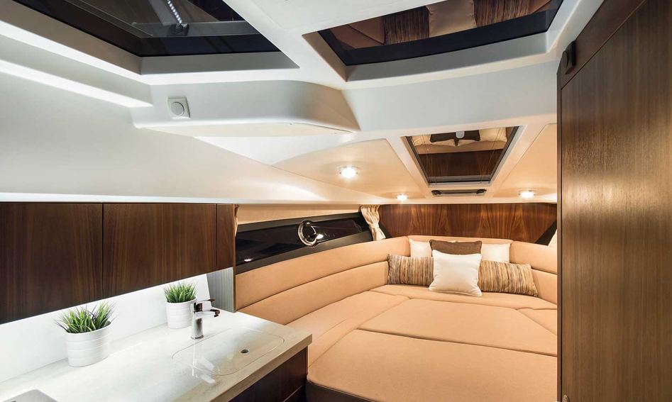 Galeon 305 HTS, Interior