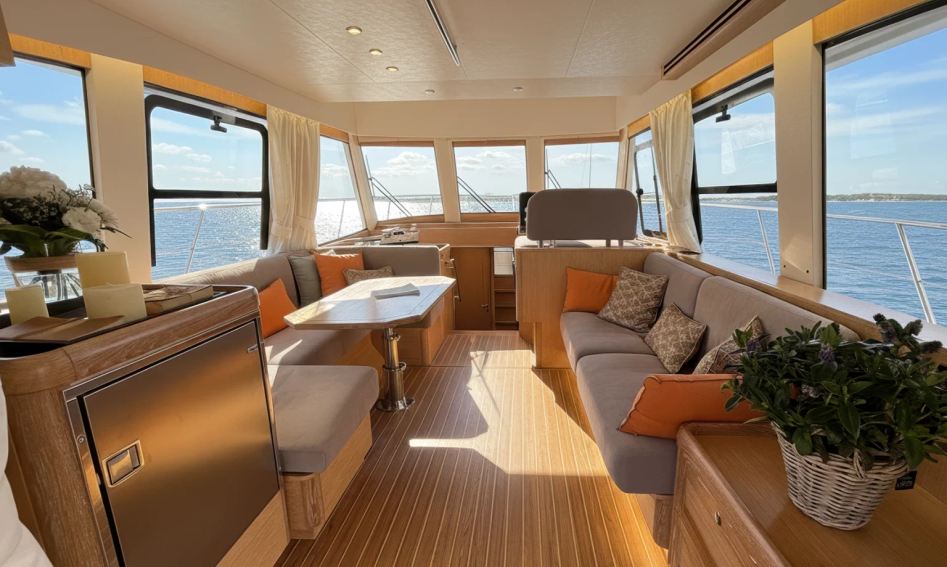 Sasga Menorquin 48 FB, Interior