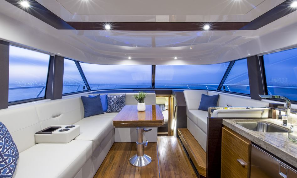 Tiara F44 Flybridge, Interior