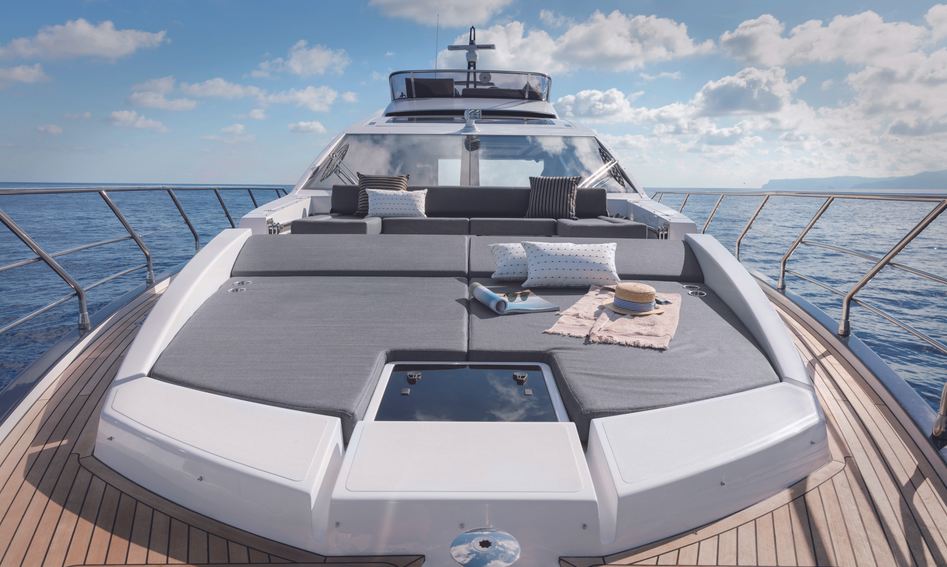 Azimut S7 Mk1, Deck Area