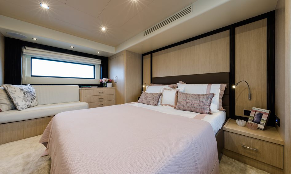 Sirena 58, Accommodation