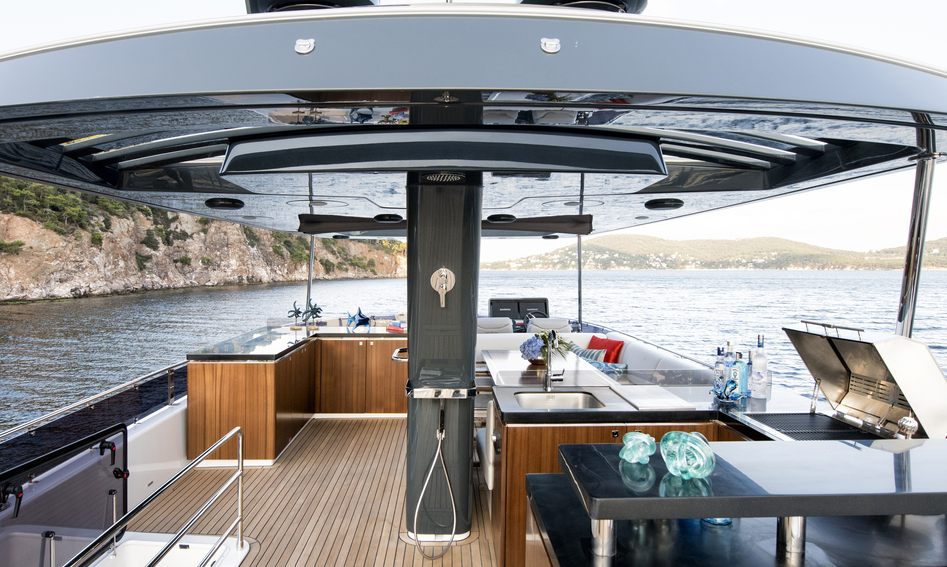 Sirena 68, Fly Deck/Sportdeck