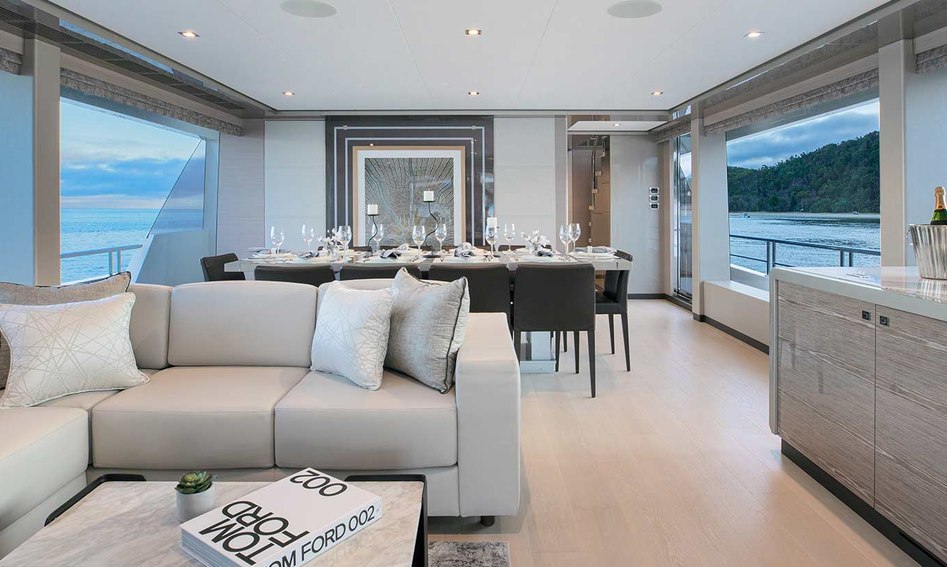 Ocean Alexander 28E, Interior