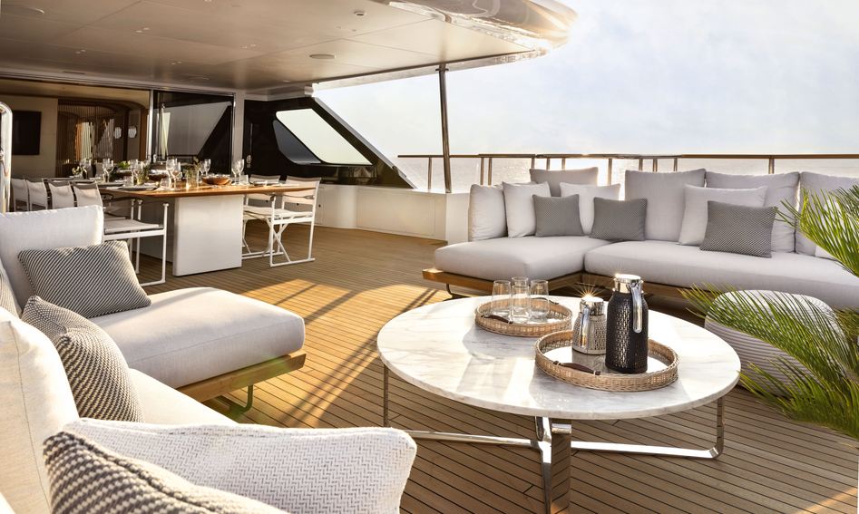 Benetti Motopanfilo 37M, Deck Area