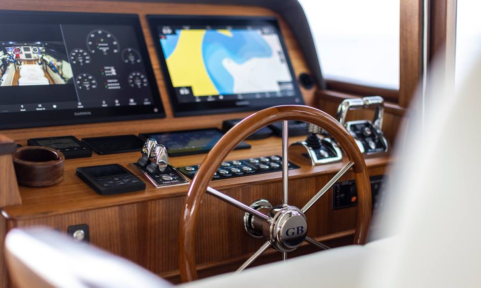 Grand Banks GB62 Skylounge, Helm Station