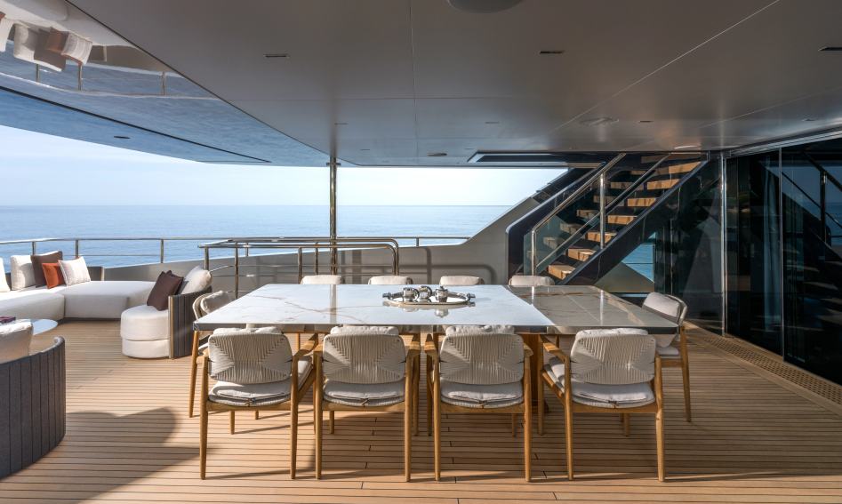 Riva 54Metri, Deck Area