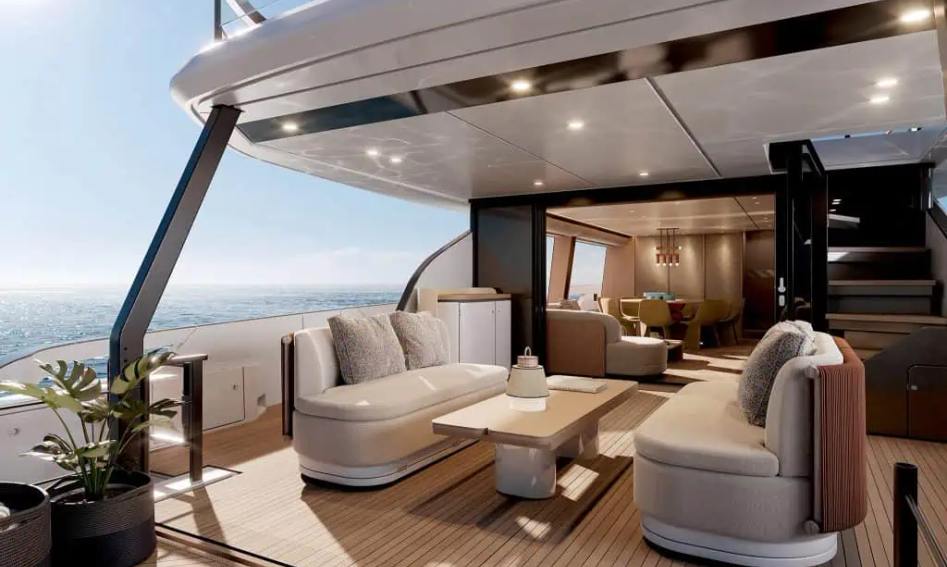 Azimut Fly 82, Deck Area