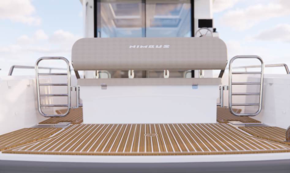 Nimbus Commuter 12 , Deck Area