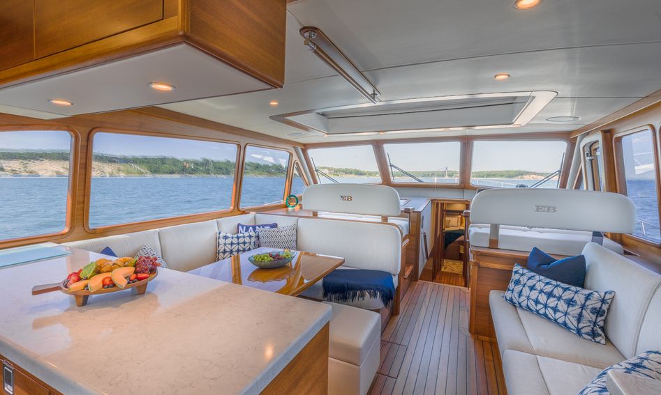 Grand Banks Eastbay 60, Interior