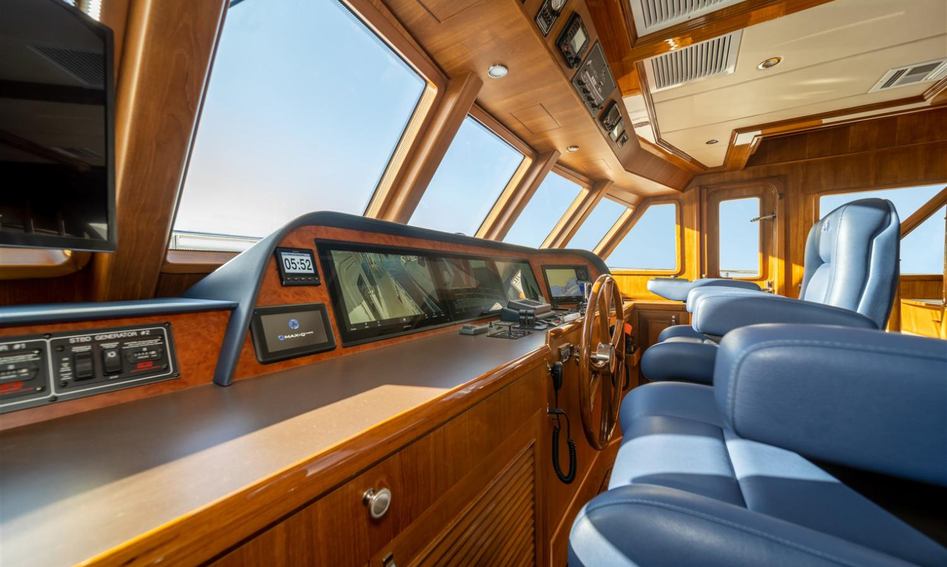 Outer Reef 900 Motoryacht, Helm Station